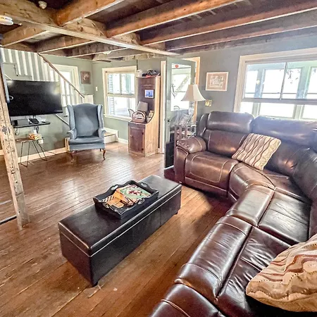Lakefront Living